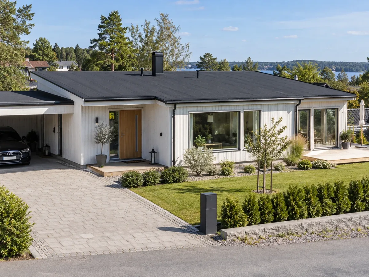 Enplansvilla med låglutande tak av takpapp